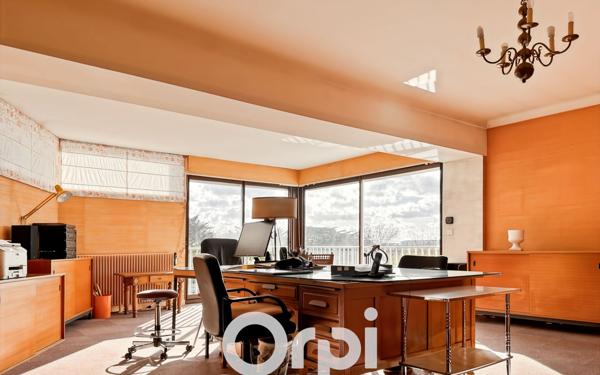 Maison à vendre    8 pièces • 371 m2 Nantes