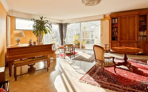 Maison à vendre    8 pièces • 371 m2 Nantes