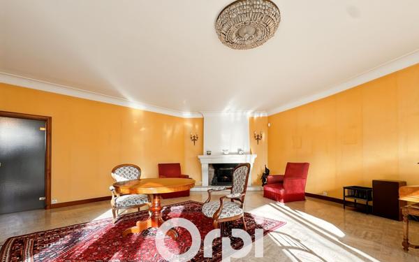 Maison à vendre    8 pièces • 371 m2 Nantes