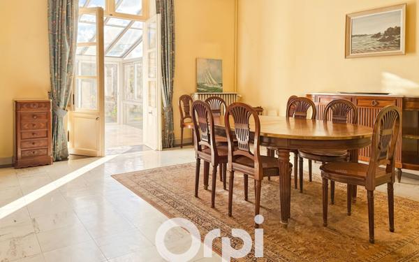 Maison à vendre    8 pièces • 371 m2 Nantes