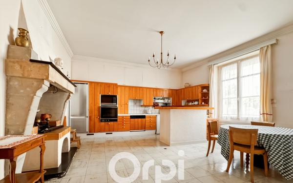 Maison à vendre    8 pièces • 371 m2 Nantes