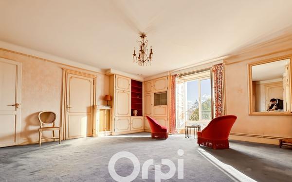 Maison à vendre    8 pièces • 371 m2 Nantes