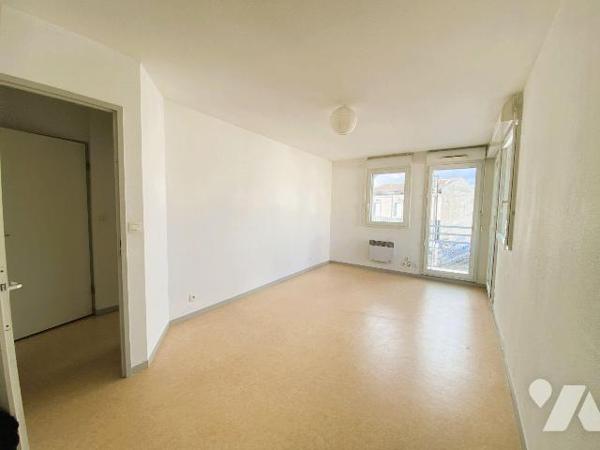 BEGLES limite TALENCE Bagatelle
Appartement dans résidence avec piscine 
Trés bon état double...