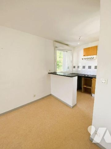 BEGLES limite TALENCE Bagatelle
Appartement dans résidence avec piscine 
Trés bon état double...