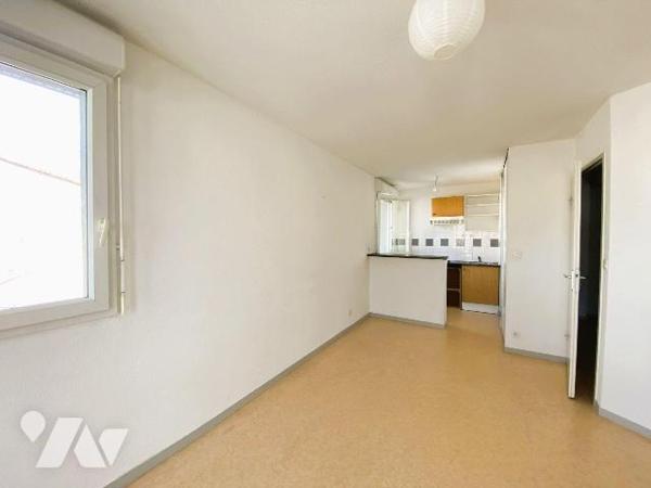 BEGLES limite TALENCE Bagatelle
Appartement dans résidence avec piscine 
Trés bon état double...