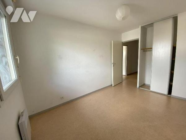 BEGLES limite TALENCE Bagatelle
Appartement dans résidence avec piscine 
Trés bon état double...