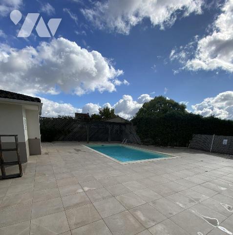 BEGLES limite TALENCE Bagatelle
Appartement dans résidence avec piscine 
Trés bon état double...