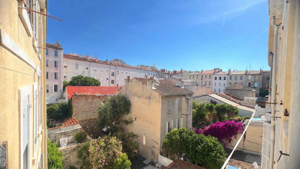 Appartement
         2 pièces
        - 35 m² 195 000 € *