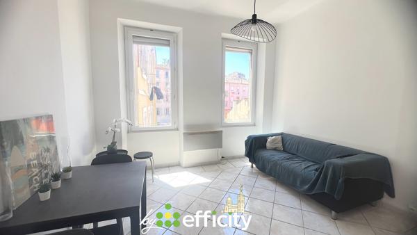 Appartement
         2 pièces
        - 35 m² 195 000 € *