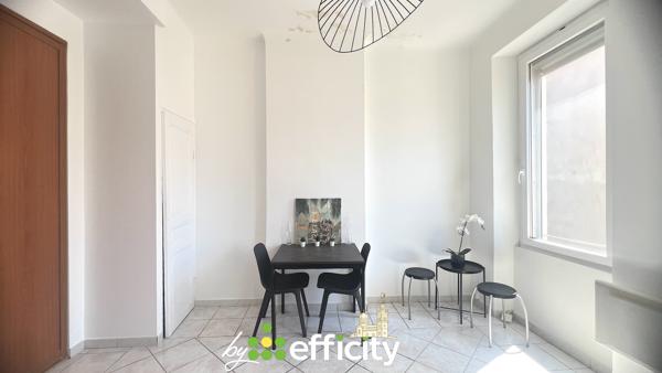 Appartement
         2 pièces
        - 35 m² 195 000 € *