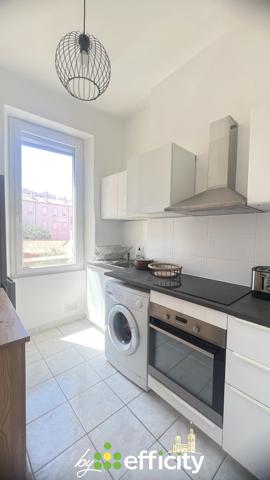 Appartement
         2 pièces
        - 35 m² 195 000 € *