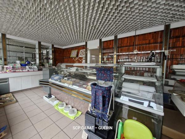 Immeuble à vendre à Saint-Hilaire-du-Harcouët dans la Manche (50600), ref : 080/2658