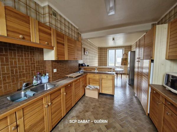 Immeuble à vendre à Saint-Hilaire-du-Harcouët dans la Manche (50600), ref : 080/2658