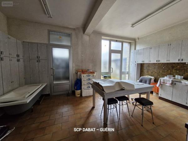 Immeuble à vendre à Saint-Hilaire-du-Harcouët dans la Manche (50600), ref : 080/2658