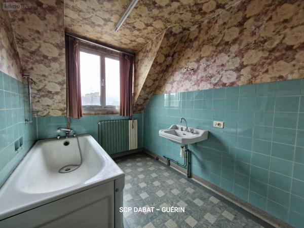 Immeuble à vendre à Saint-Hilaire-du-Harcouët dans la Manche (50600), ref : 080/2658