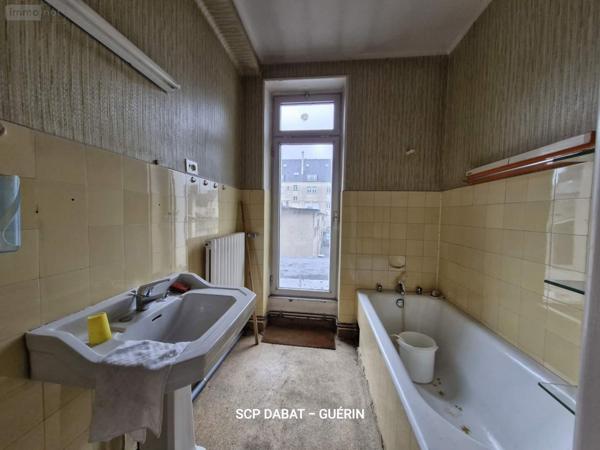 Immeuble à vendre à Saint-Hilaire-du-Harcouët dans la Manche (50600), ref : 080/2658