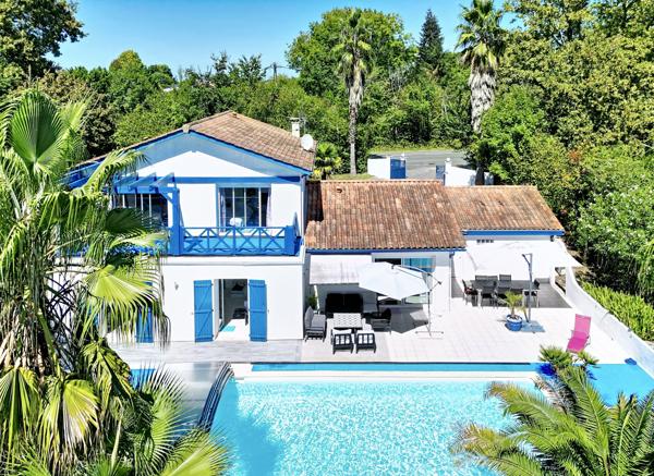 Maison
         6 pièces
        - 170 m² 860 000 € *
