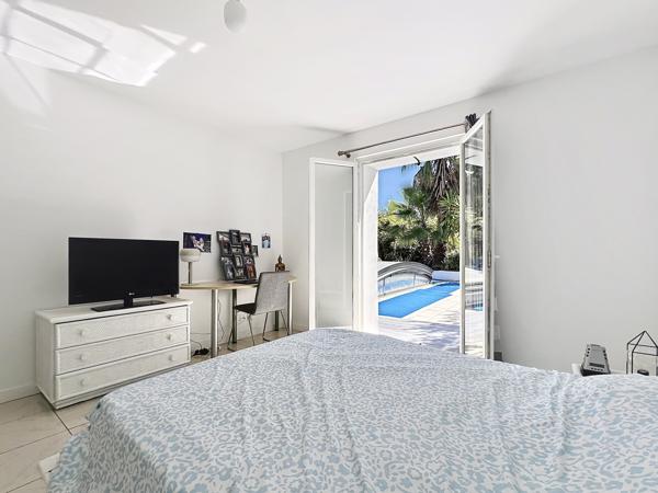 Maison
         6 pièces
        - 170 m² 860 000 € *