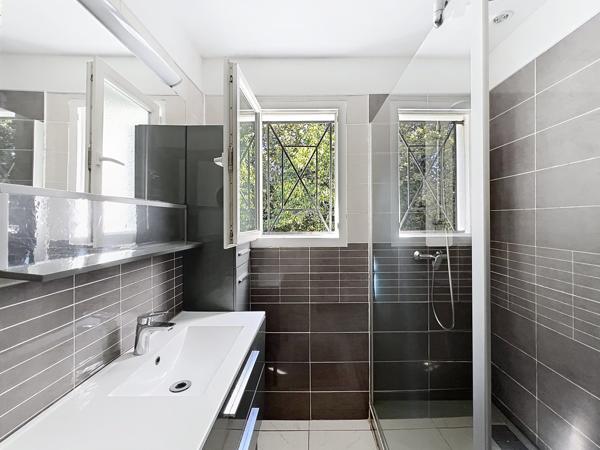 Maison
         6 pièces
        - 170 m² 860 000 € *