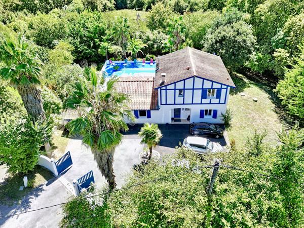 Maison
         6 pièces
        - 170 m² 860 000 € *