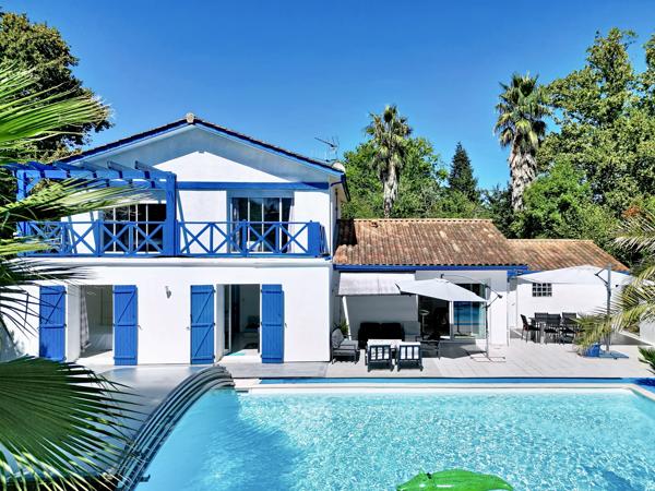 Maison
         6 pièces
        - 170 m² 860 000 € *