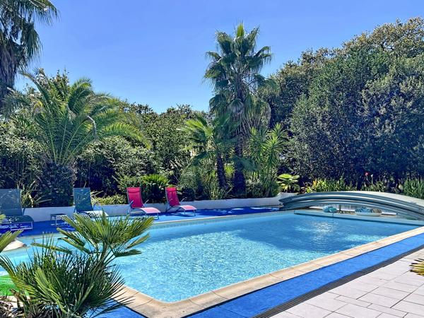 Maison
         6 pièces
        - 170 m² 860 000 € *