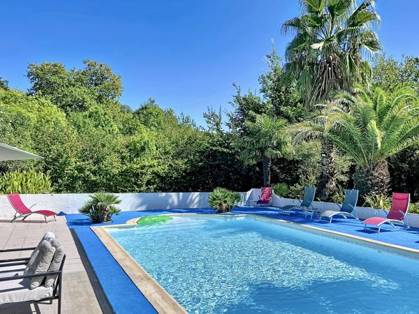 Maison
         6 pièces
        - 170 m² 860 000 € *
