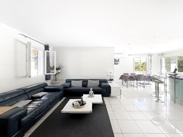 Maison
         6 pièces
        - 170 m² 860 000 € *
