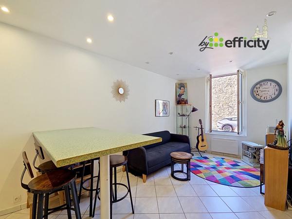 Appartement
         2 pièces
        - 33 m² 160 000 € *