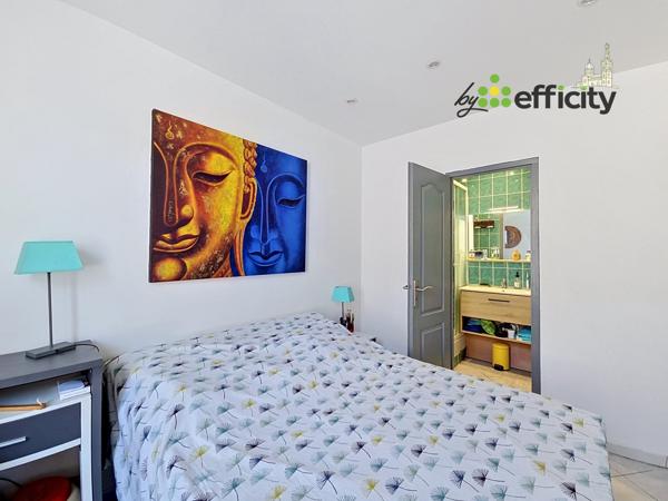 Appartement
         2 pièces
        - 33 m² 160 000 € *