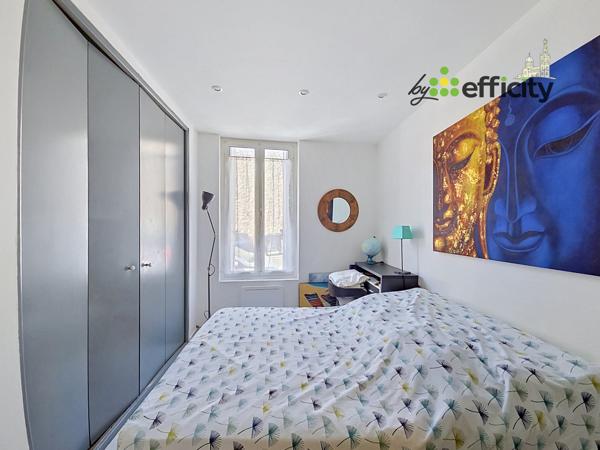 Appartement
         2 pièces
        - 33 m² 160 000 € *