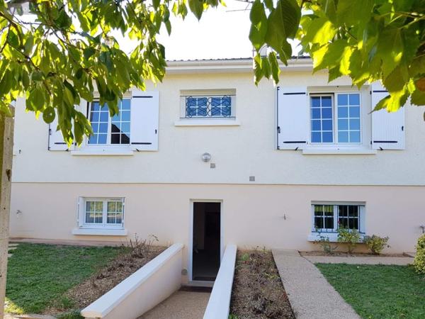 Maison à vendre à Neuville-de-Poitou dans la Vienne (86170), ref : L1956