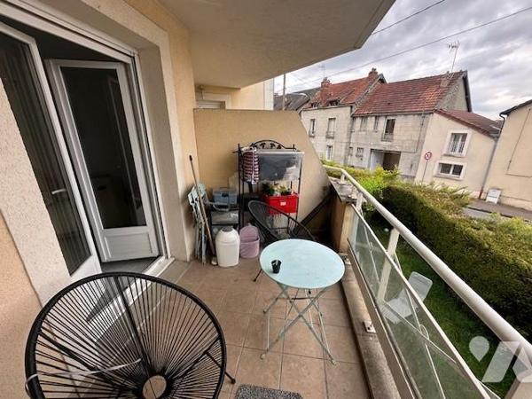 Appartement T 3 d'une superficie de 67.90 m² (loi carrez) avec un emplacement de parking extérieur. 