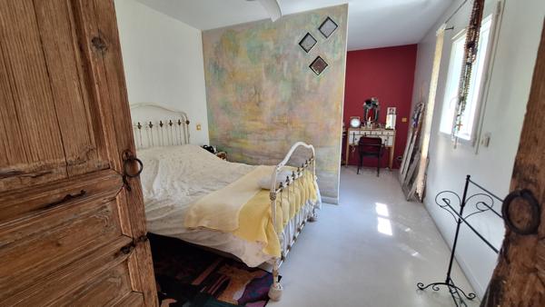 VENTABREN Villa de 164m2 de  plain-pied sur 3900 m2 de terrain avec pisicine