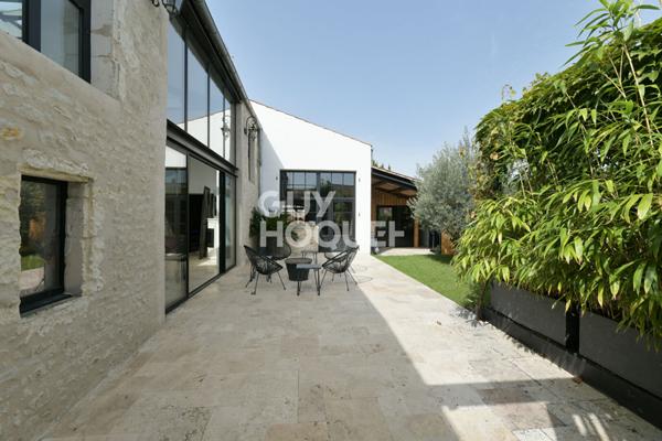 Maison 10 pièces (371 m²) à vendre à L HOUMEAU