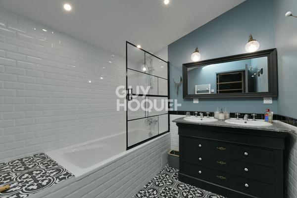 Maison 10 pièces (371 m²) à vendre à L HOUMEAU