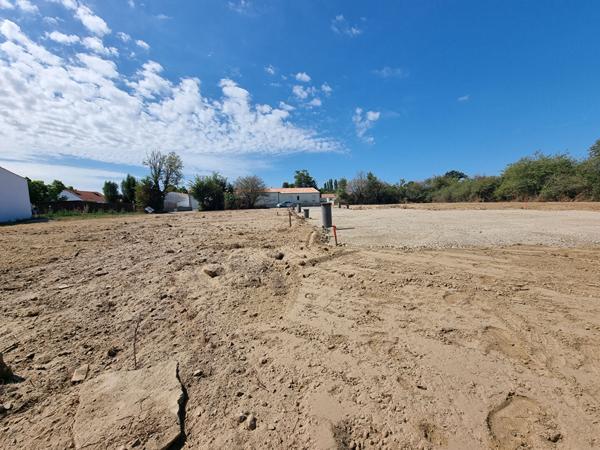 Terrain LE FENOUILLER proche commerces 359 m2