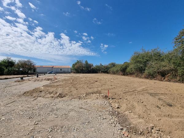 Terrain LE FENOUILLER proche commerces 359 m2