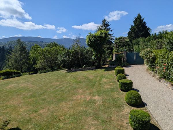 Demeure de caractère sur un domaine de 66 hectares au coeur des Pyrénées Ariégeoises Foix