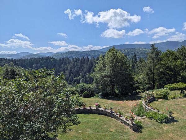 Demeure de caractère sur un domaine de 66 hectares au coeur des Pyrénées Ariégeoises Foix