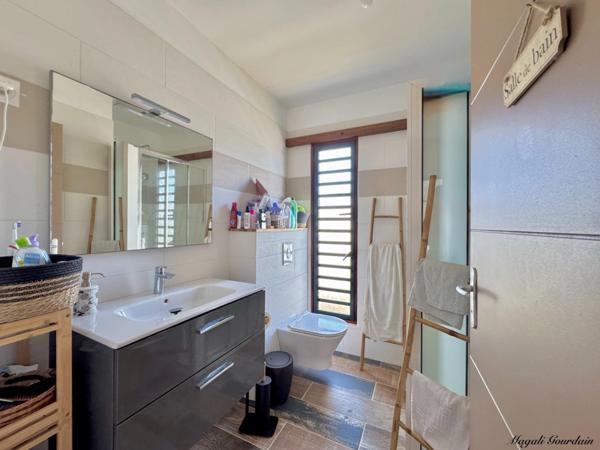 A VENDRE - VILLA RECENTE DE STANDING AUTONOME – CLÉ EN MAIN – SAINT-FRANÇOIS