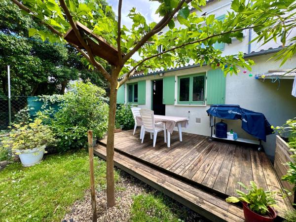Maison de ville avec jardin et grand garage