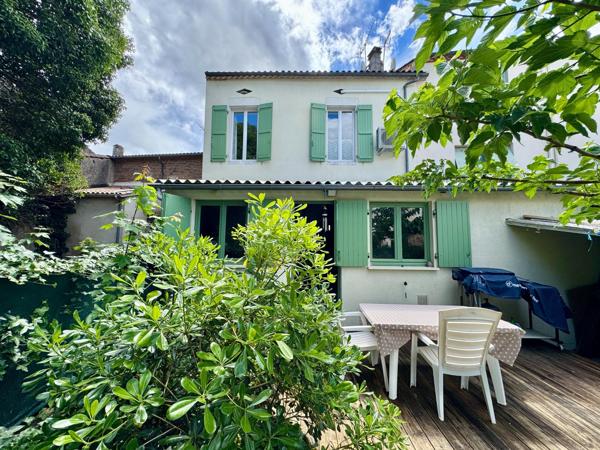 Maison de ville avec jardin et grand garage