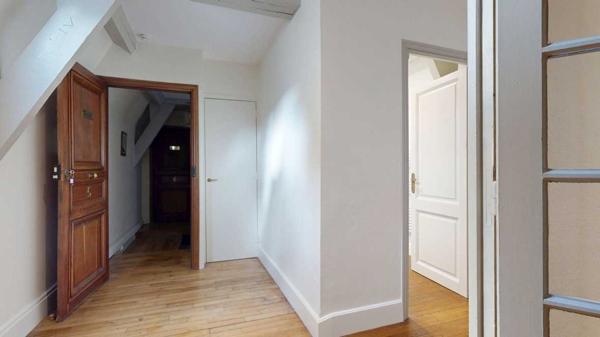 Appartement - Sarlat-la-caneda Sarlat Centre – T2 de caractère au 3ème et dernier étage (Immeuble Classé). Visite virtuelle sur demande