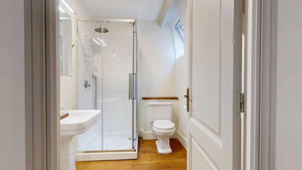 Appartement - Sarlat-la-caneda Sarlat Centre – T2 de caractère au 3ème et dernier étage (Immeuble Classé). Visite virtuelle sur demande