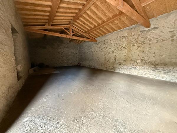 REMISE EN PIERRE A LOUER A MONTREDON CARCASSONNE