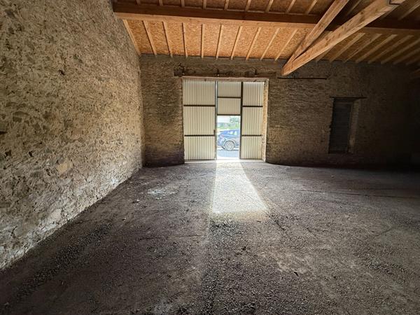 REMISE EN PIERRE A LOUER A MONTREDON CARCASSONNE
