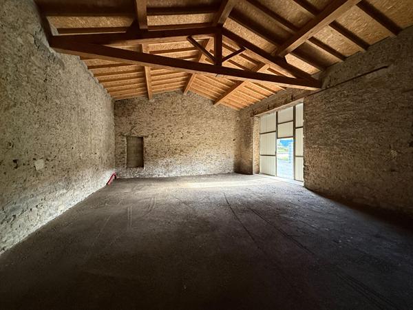 REMISE EN PIERRE A LOUER A MONTREDON CARCASSONNE