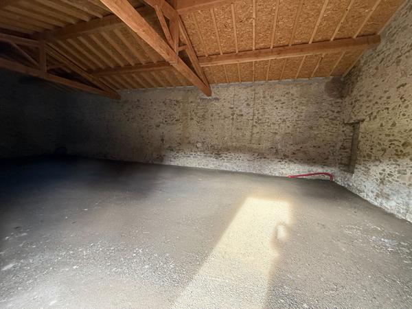 REMISE EN PIERRE A LOUER A MONTREDON CARCASSONNE