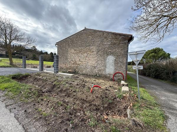 REMISE EN PIERRE A LOUER A MONTREDON CARCASSONNE